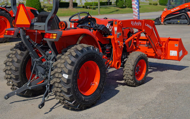 Image of Kubota L3302HST equipment image 3