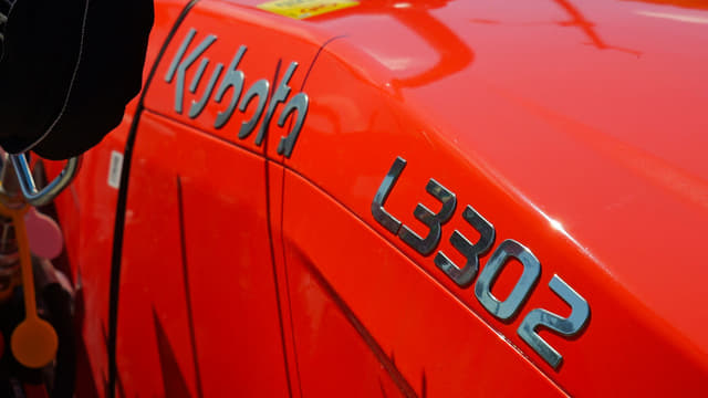 Image of Kubota L3302HST equipment image 4