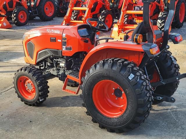 Image of Kubota L3302 equipment image 2