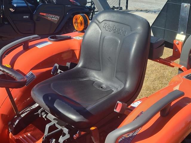 Image of Kubota L3302 equipment image 4