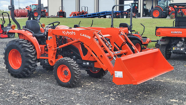 Image of Kubota L3902DT equipment image 1