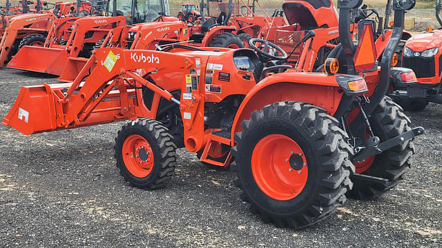 Image of Kubota L3902DT equipment image 3