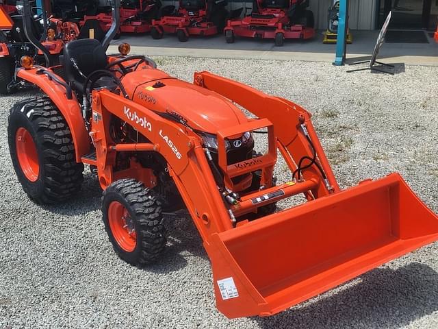 Image of Kubota L3902DT equipment image 2