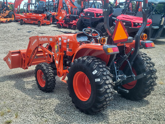 Image of Kubota L3902DT equipment image 4