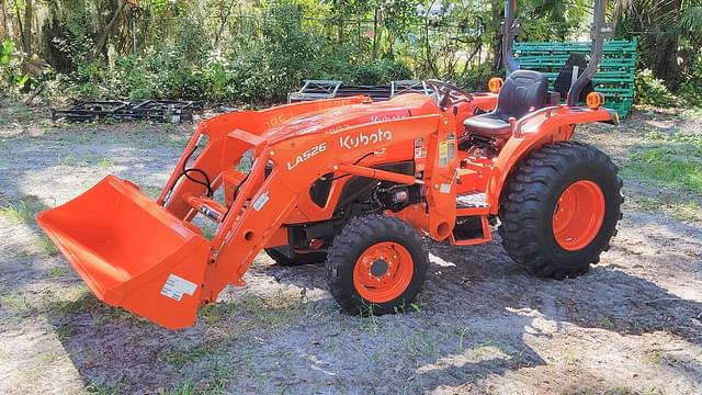 Image of Kubota L3902DT equipment image 2