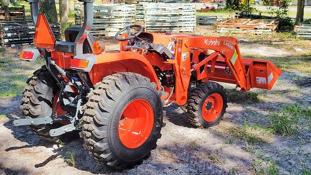 Image of Kubota L3902DT equipment image 4