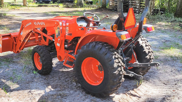 Image of Kubota L3902 equipment image 3