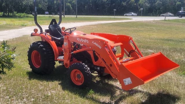 Image of Kubota L3902HST equipment image 2