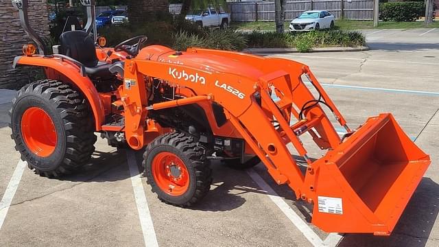 Image of Kubota L3902HST equipment image 2