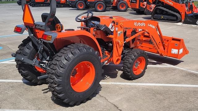 Image of Kubota L3902HST equipment image 3