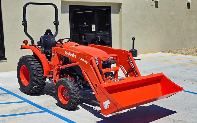 Image of Kubota L3902HST equipment image 1