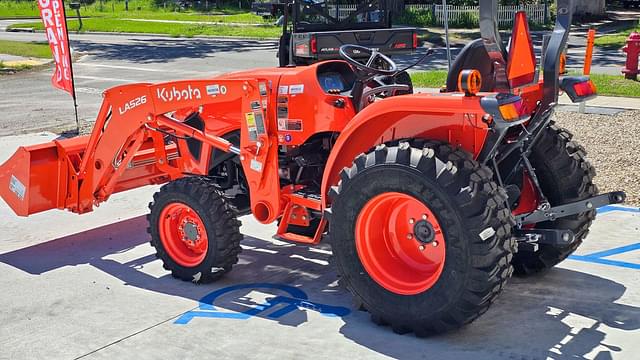 Image of Kubota L3902HST equipment image 3