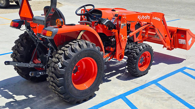 Image of Kubota L3902HST equipment image 2