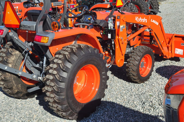 Image of Kubota L3902HST equipment image 3