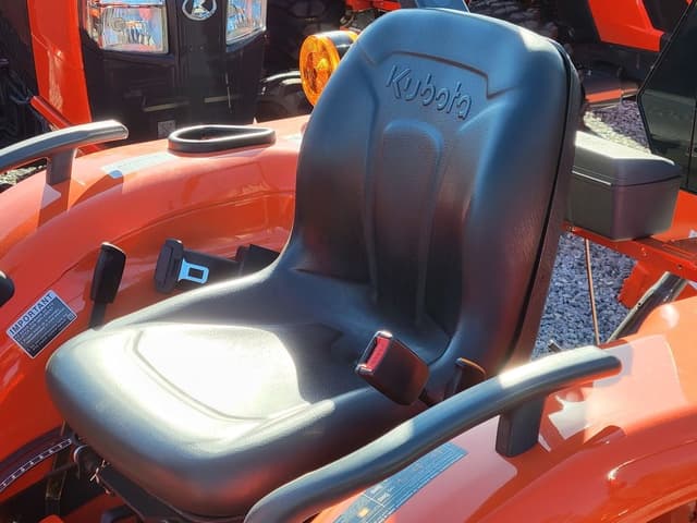 Image of Kubota L3902HST equipment image 4