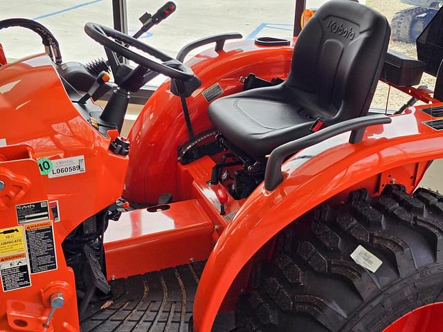 Image of Kubota L3902HST equipment image 3