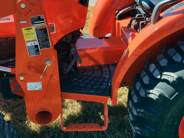 Image of Kubota L3902HST equipment image 4