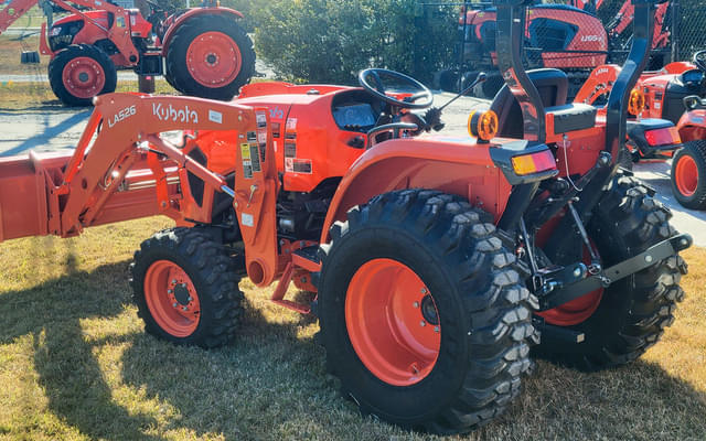 Image of Kubota L3902HST equipment image 3