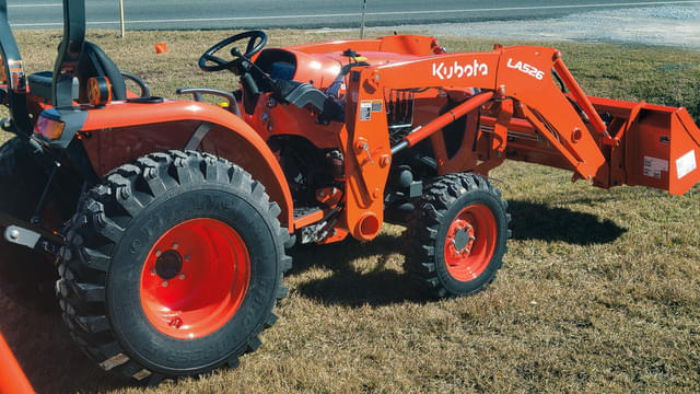 Image of Kubota L3902HST equipment image 2