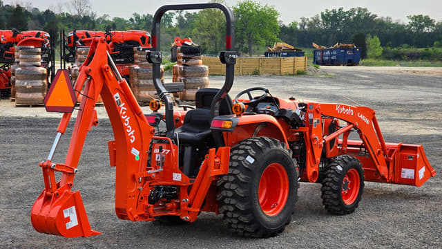 Image of Kubota L3902HST equipment image 3