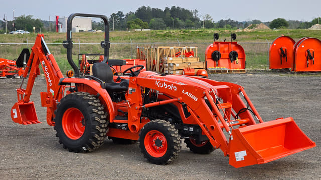 Image of Kubota L3902HST equipment image 4