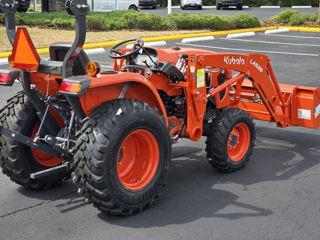 Image of Kubota L3902HST equipment image 3