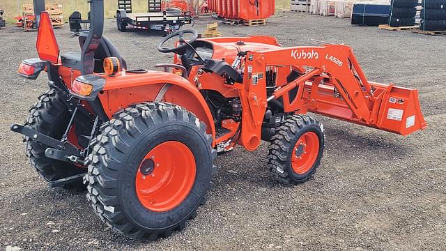 Image of Kubota L3902 equipment image 3