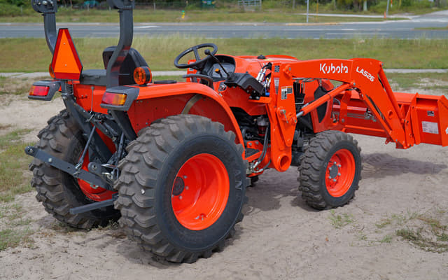 Image of Kubota L3902HST equipment image 3
