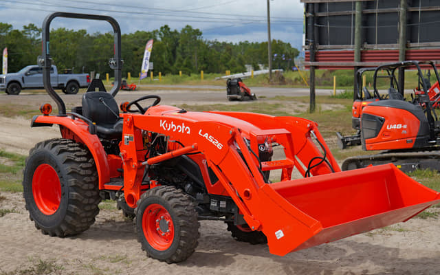 Image of Kubota L3902HST equipment image 2