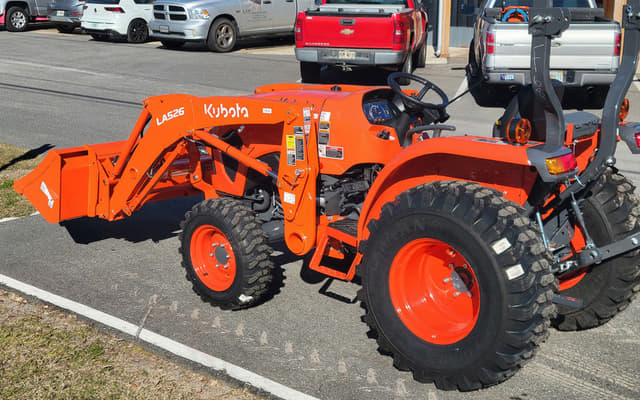 Image of Kubota L3902HST equipment image 2