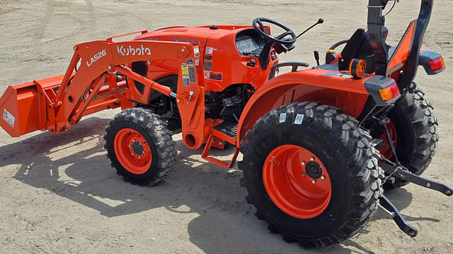 Image of Kubota L3902HST equipment image 3