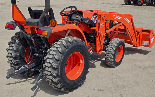 Image of Kubota L3902HST equipment image 4