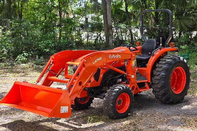 Image of Kubota L4802DT equipment image 1