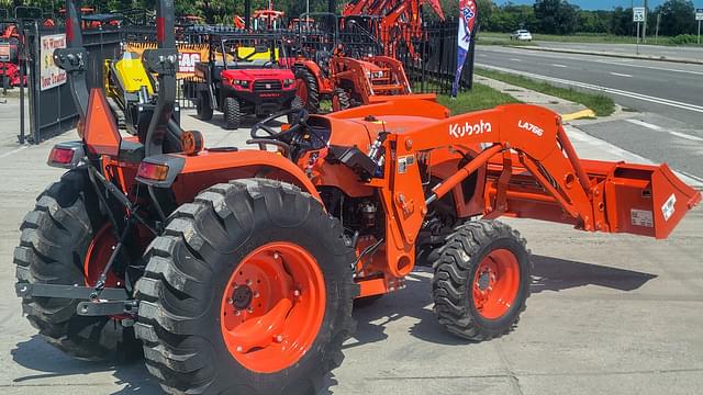 Image of Kubota L4802DT equipment image 2