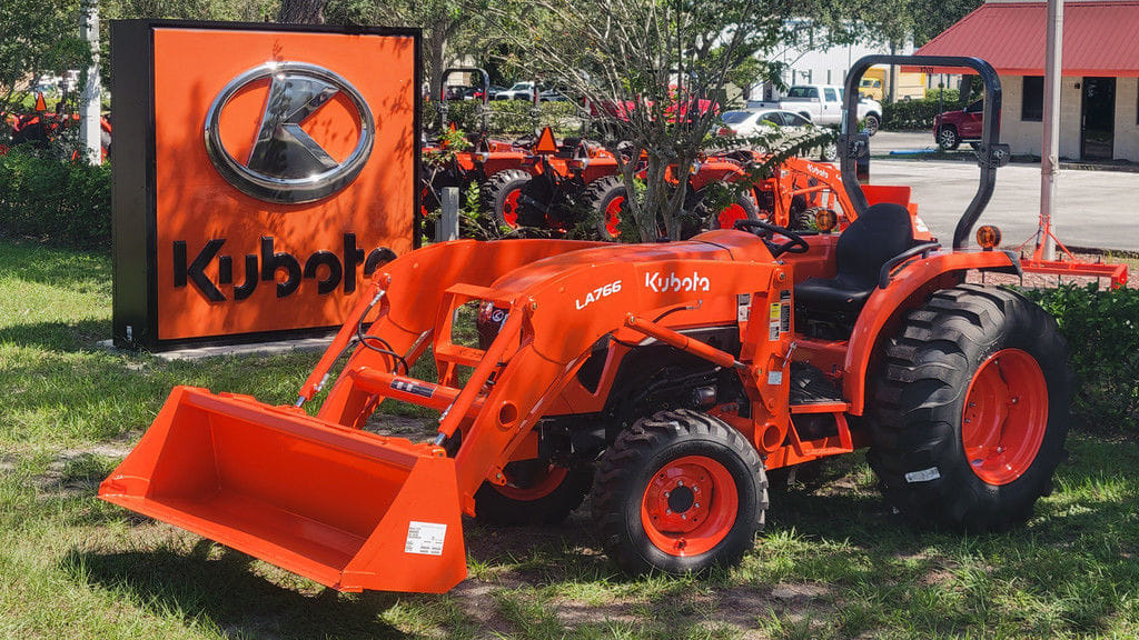 2024 Kubota L4802HST Equipment Image0