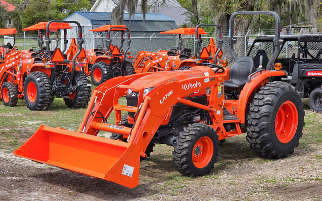 Image of Kubota L4802HST equipment image 1
