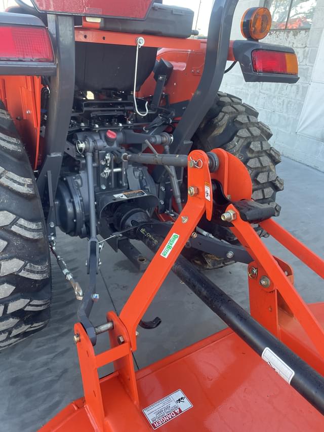 Image of Kubota L3302 equipment image 4