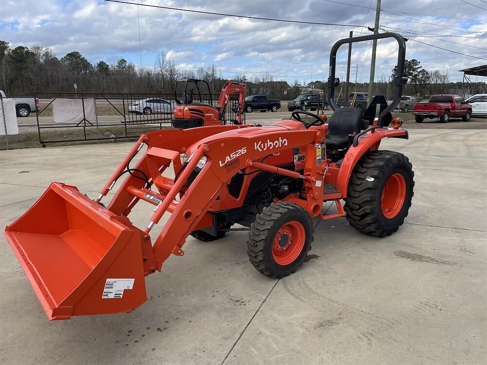 Image of Kubota L3302DT Image 1