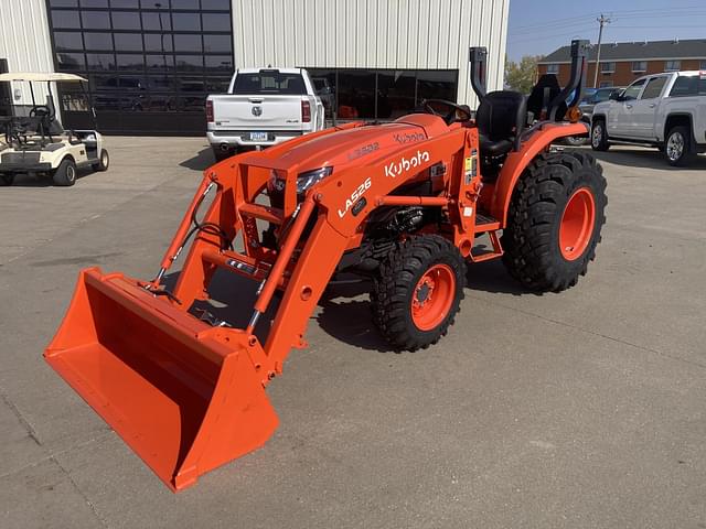 Image of Kubota L3302HST equipment image 1