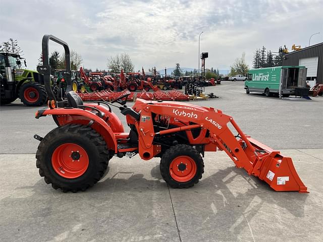 Image of Kubota L3302HST equipment image 3