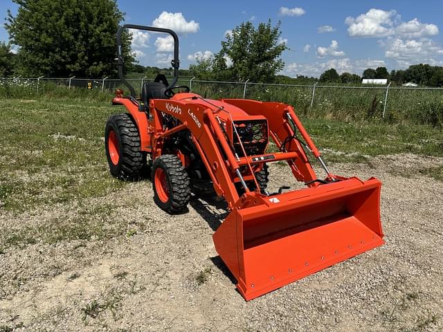 Image of Kubota L3302 equipment image 1