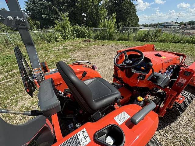 Image of Kubota L3302 equipment image 2