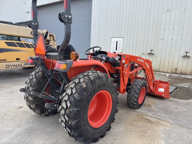 Image of Kubota L3902 equipment image 2