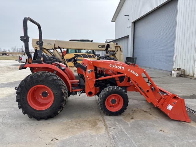 Image of Kubota L3902 equipment image 1