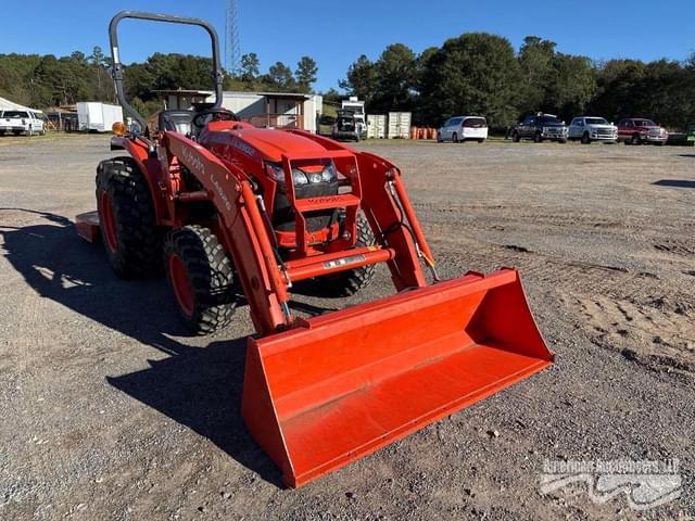 Image of Kubota L3902 equipment image 2