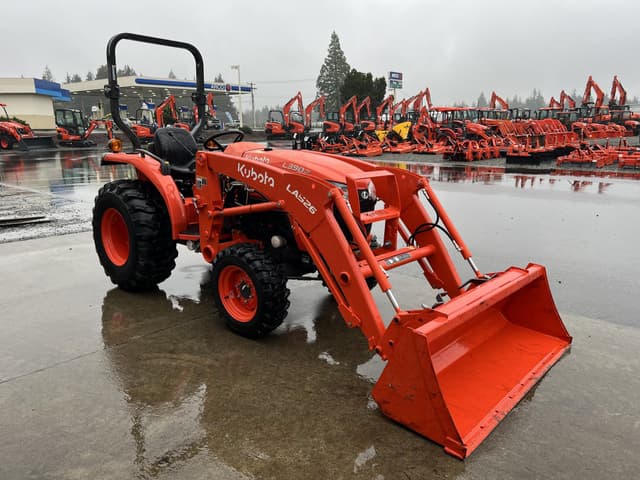 Image of Kubota L3902HST equipment image 3