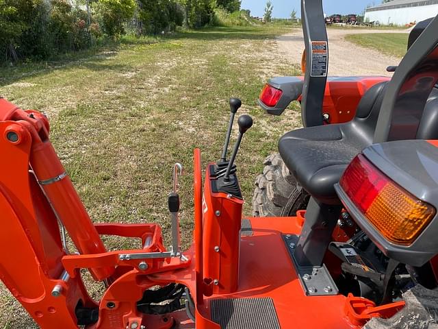 Image of Kubota L3902HST equipment image 2