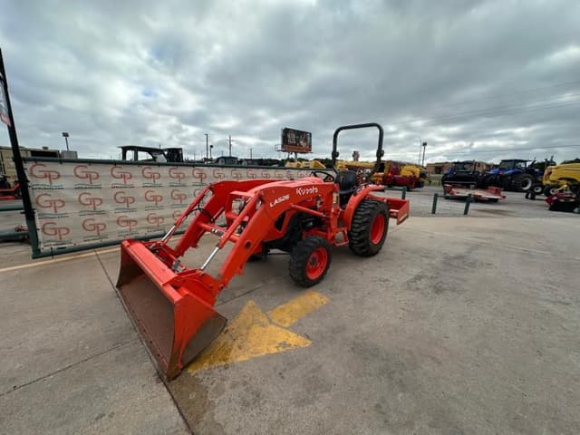 Image of Kubota L3902HST equipment image 4