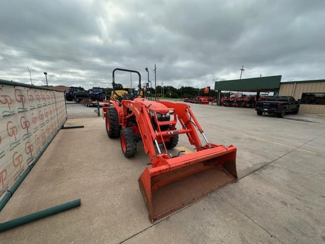 Image of Kubota L3902HST equipment image 3