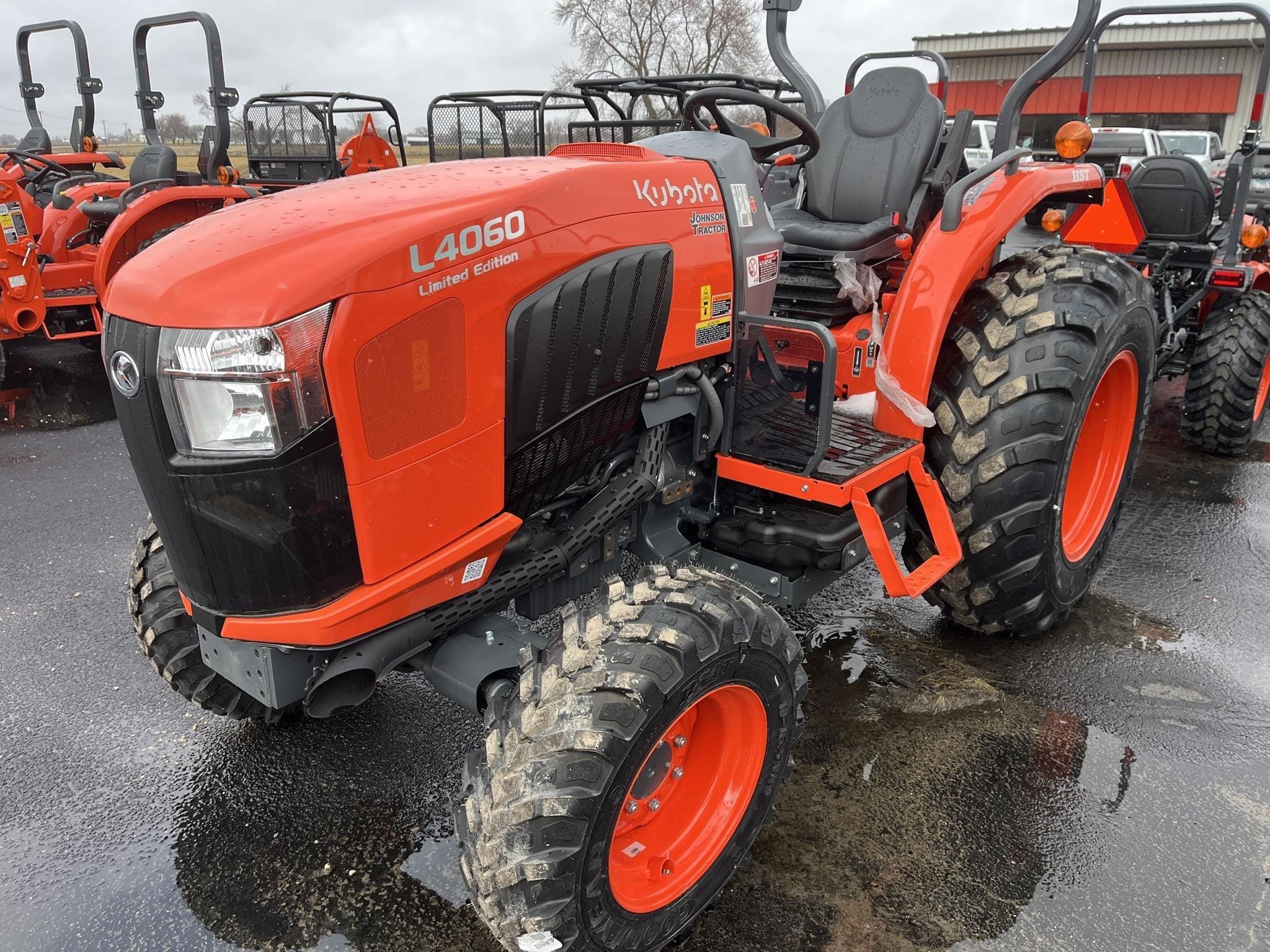 2024 Kubota L4060HST-LE Equipment Image0